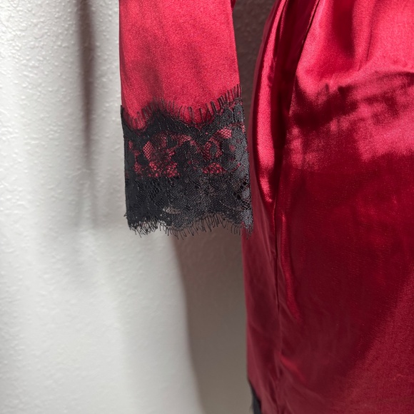 Women's Red  Short Satin Robe with Black Lace Trim size XL - Picture 5 of 13
